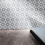Desenli Yer Karosu Banyo